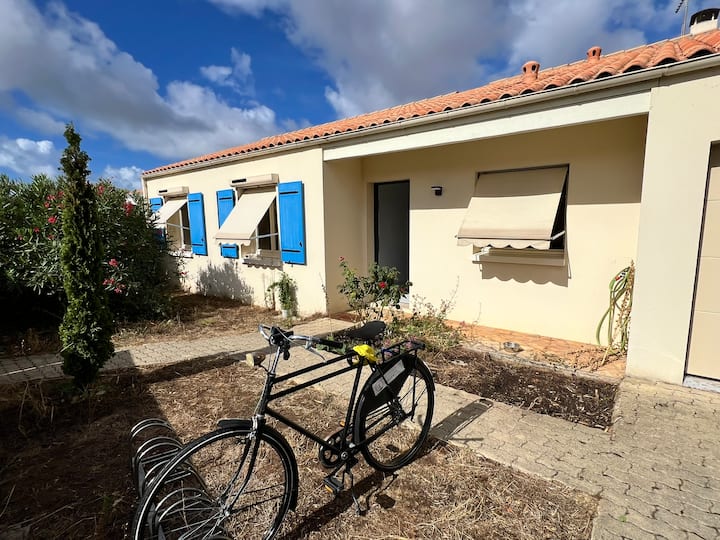 Maison De Charme Rénovée Avec Jardin Proche Centre - La Rochelle