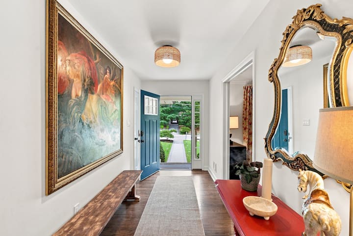 5-star North Hills Escape | 4br + Private Hot Tub - Raleigh, NC