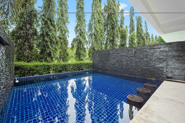 5 Bdrm/bath Pool Villa. Golf View, 7kms To Patong - Phuket