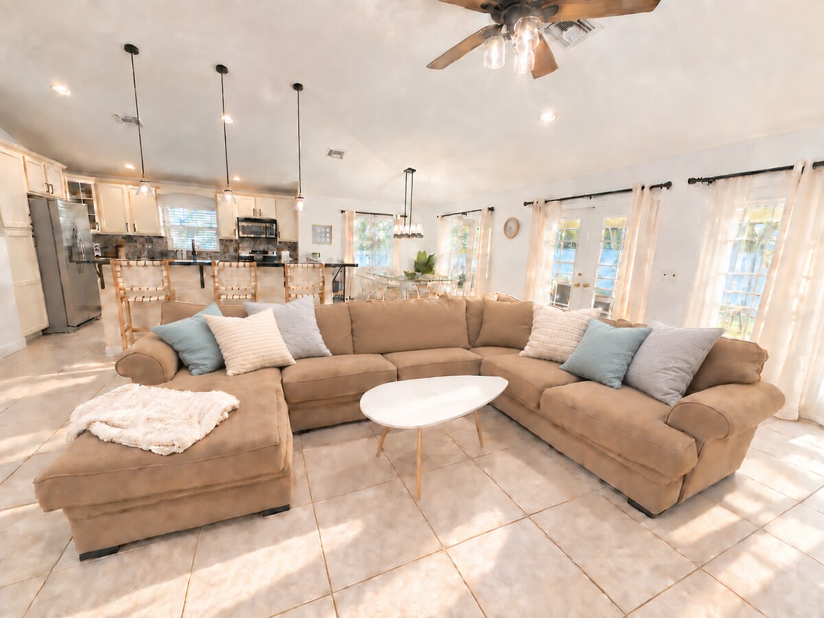 Living room image 4