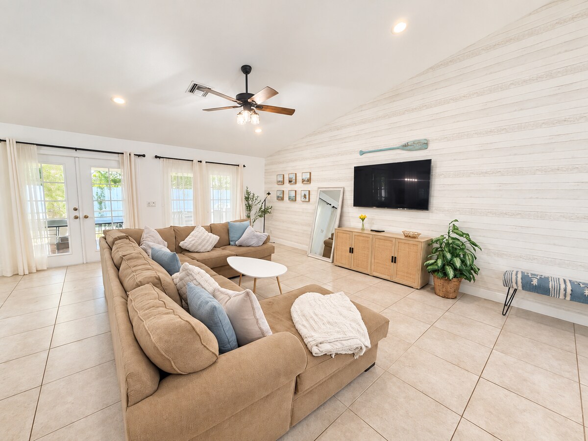 Living room image 3