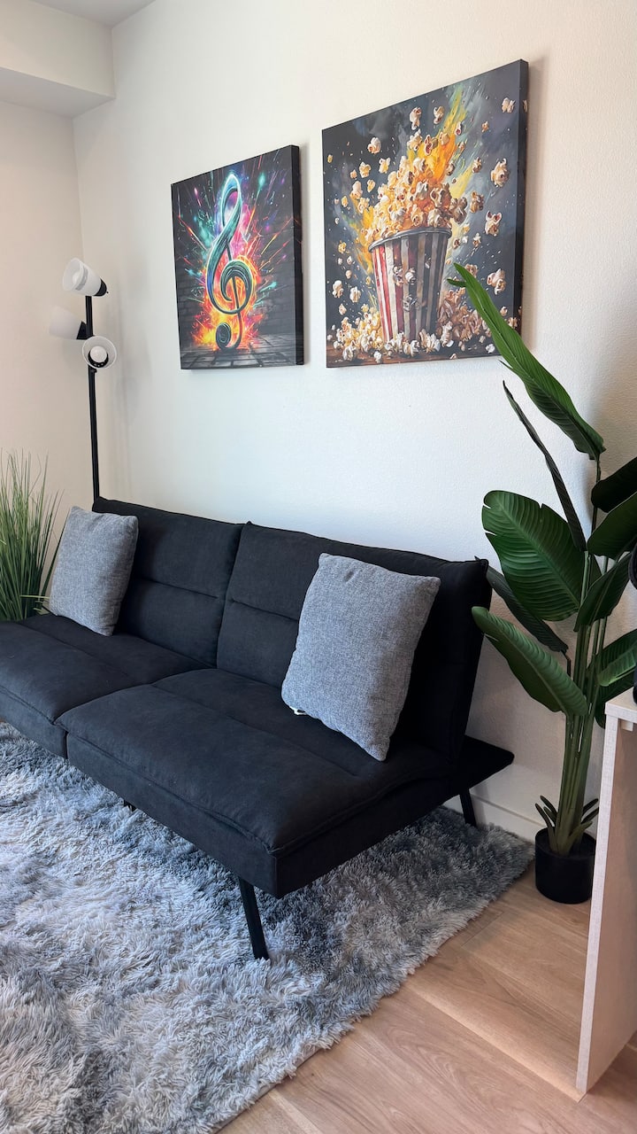 Cozy Hollywood Sign View 1 Bedroom W/free Parking - West Hollywood, CA