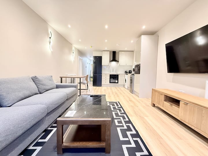 Sleek & New 2bd W/ Garden& Parking | 5 Min Station - Harrow