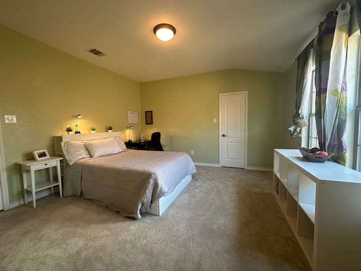 Cheery Clean 1 Br 1 Bth In Central Cedar Park - Cedar Park, TX