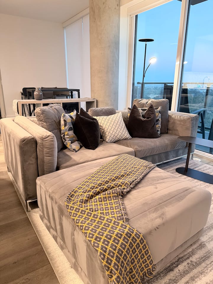 Ocean Views + Rooftop Pool at Balboa Park Hi-Rise - Apartments for Rent ...