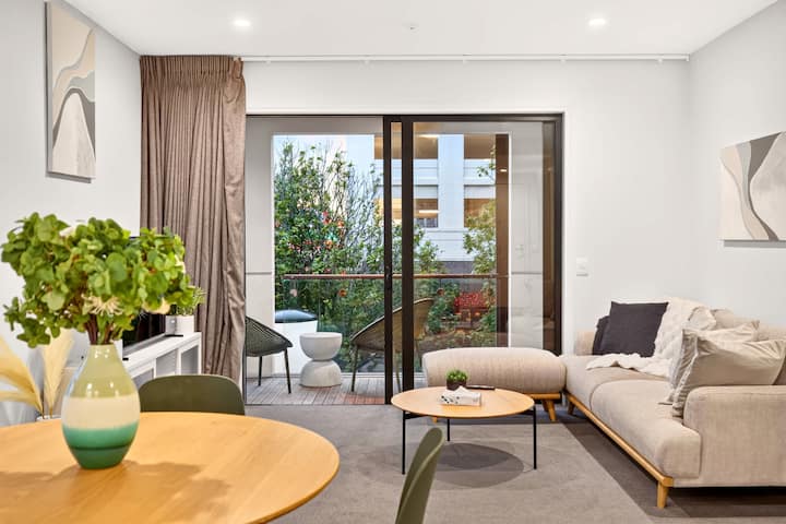 Viaduct Harbour Getaway With Parking Zodiak Stays - North Shore