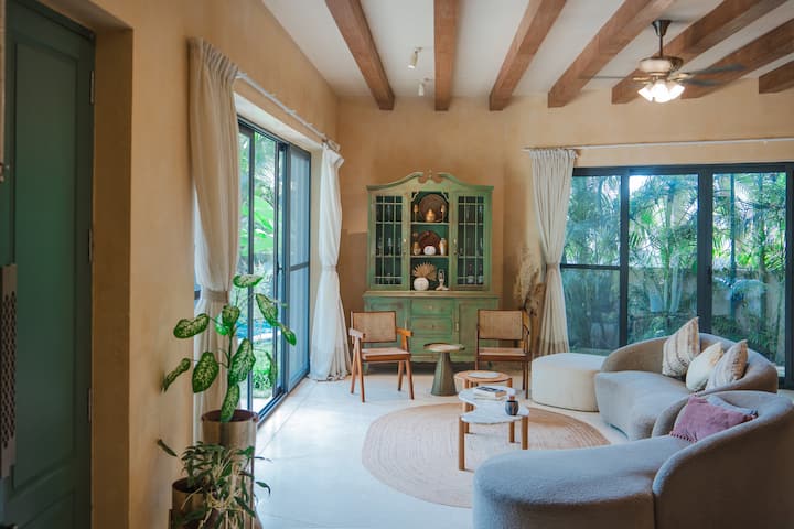 Living room image 5