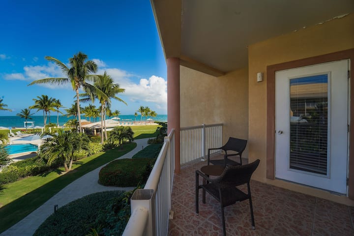Tropical Views | Breakfast & Waterfront Pool - Cayman Islands