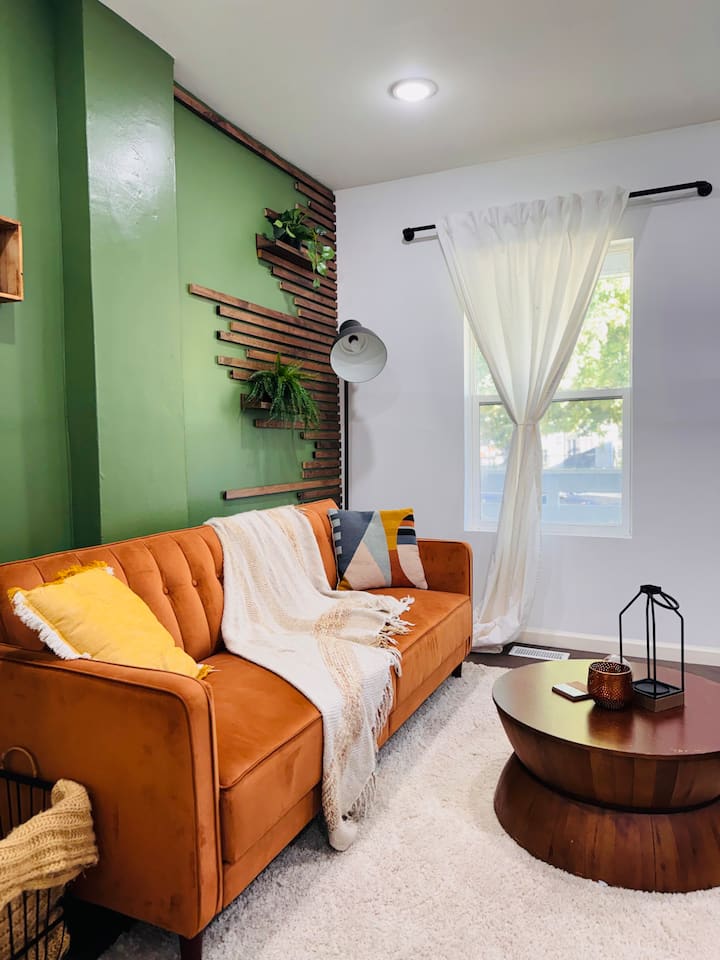 Cozy 1br Living | Easy Downtown Access - Indiana