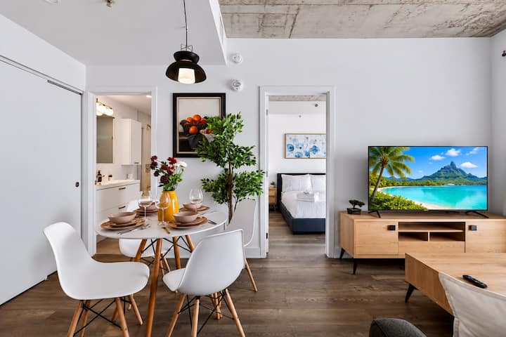 Mtl Downtown: Cosy 2br Apartment | Indoor Parking - Montréal, QC