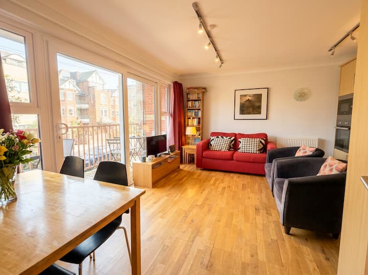 Towncentre Apartment With Balcony & Parking - Langton Matravers