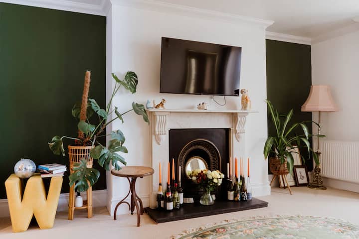Seafront Flat With Balcony - Hove