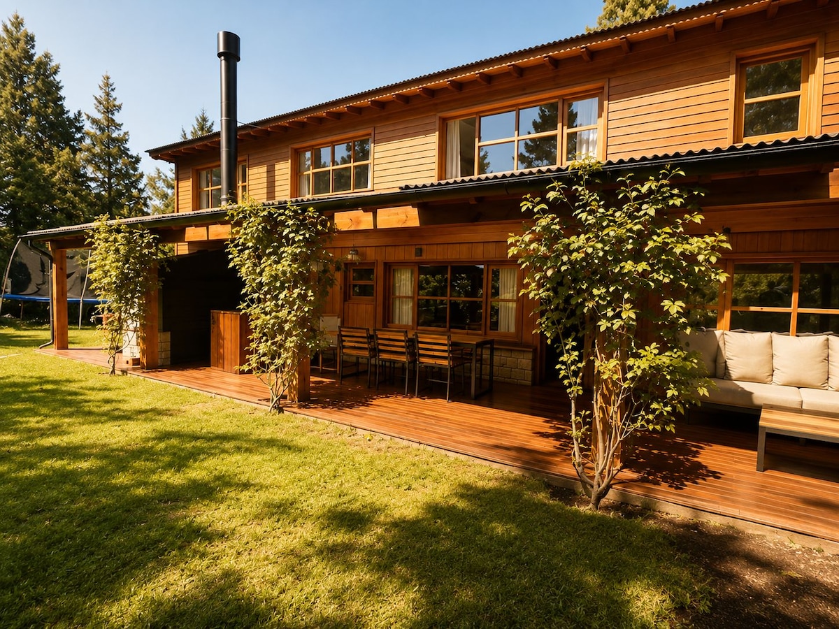 Casa de madera en Arelauquen golf and country - Casa en alquiler en Arelauquen Golf & Country Club, Bariloche