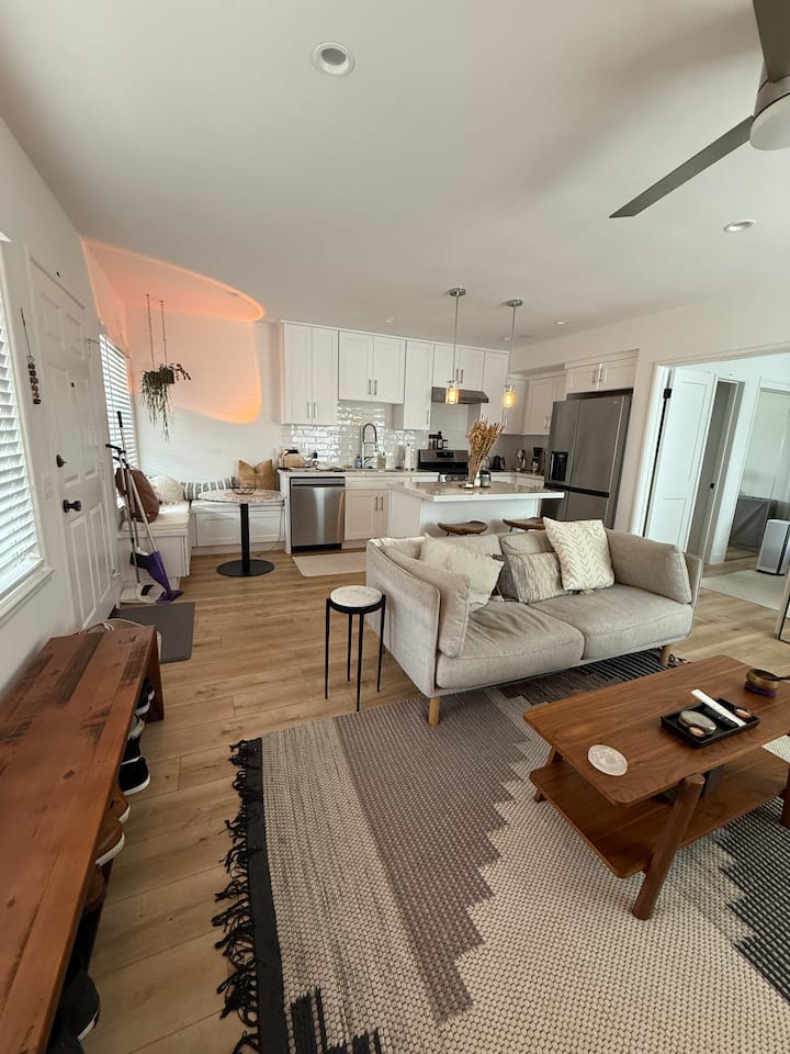 Bright 1br · 2 Blocks From Main Beach - Laguna Beach, CA