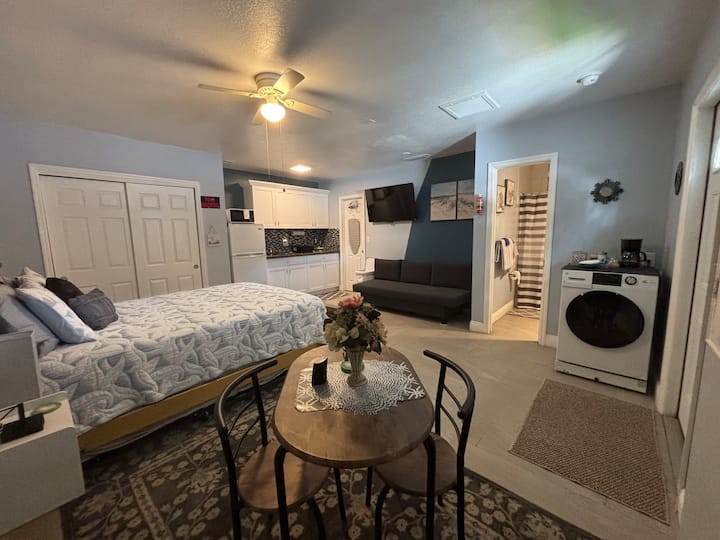 "Complete Private Suite Apartment Waiting For You" - リバービュー, FL