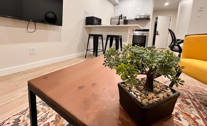 Bright 1st-floor Studio · 31 Nights Min - Longueuil