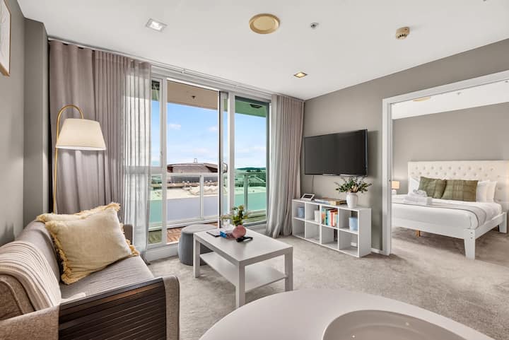 Cbd Balcony Stay Near Spark Arena | Zodiak Stays - Auckland