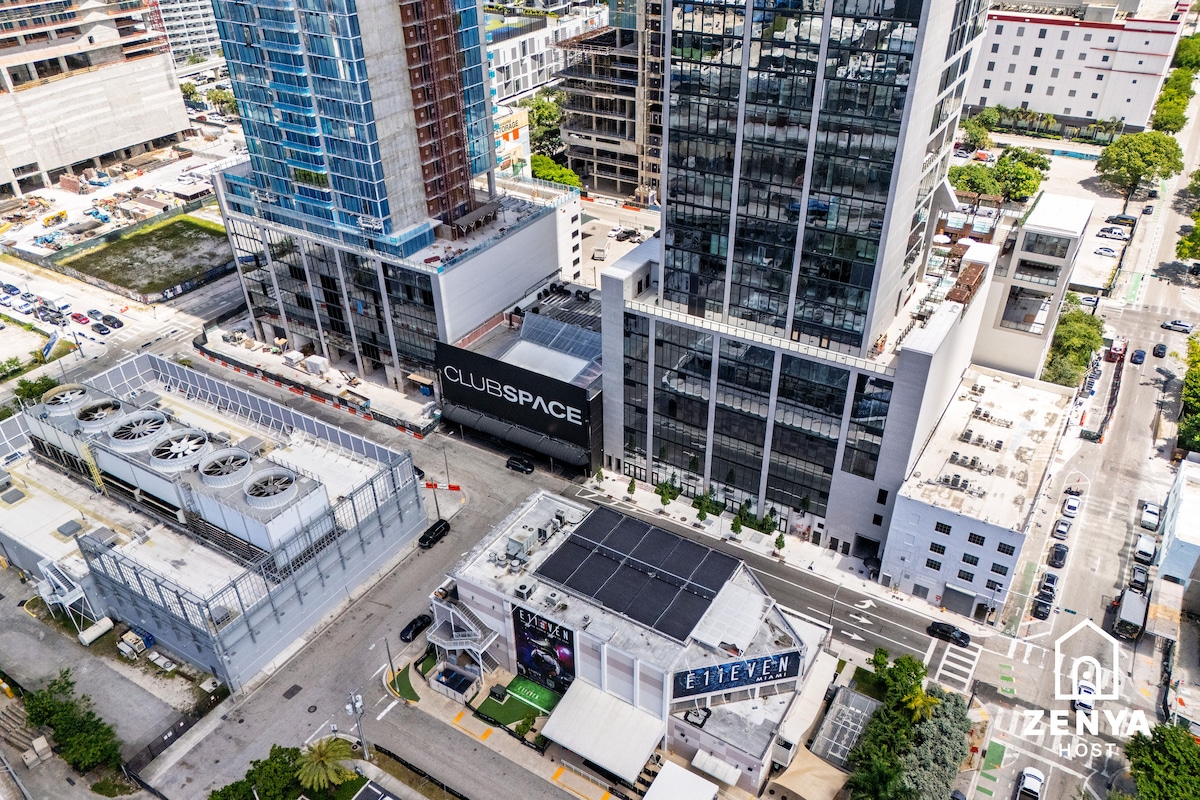 Luxury Suite 4907A E11even Residences