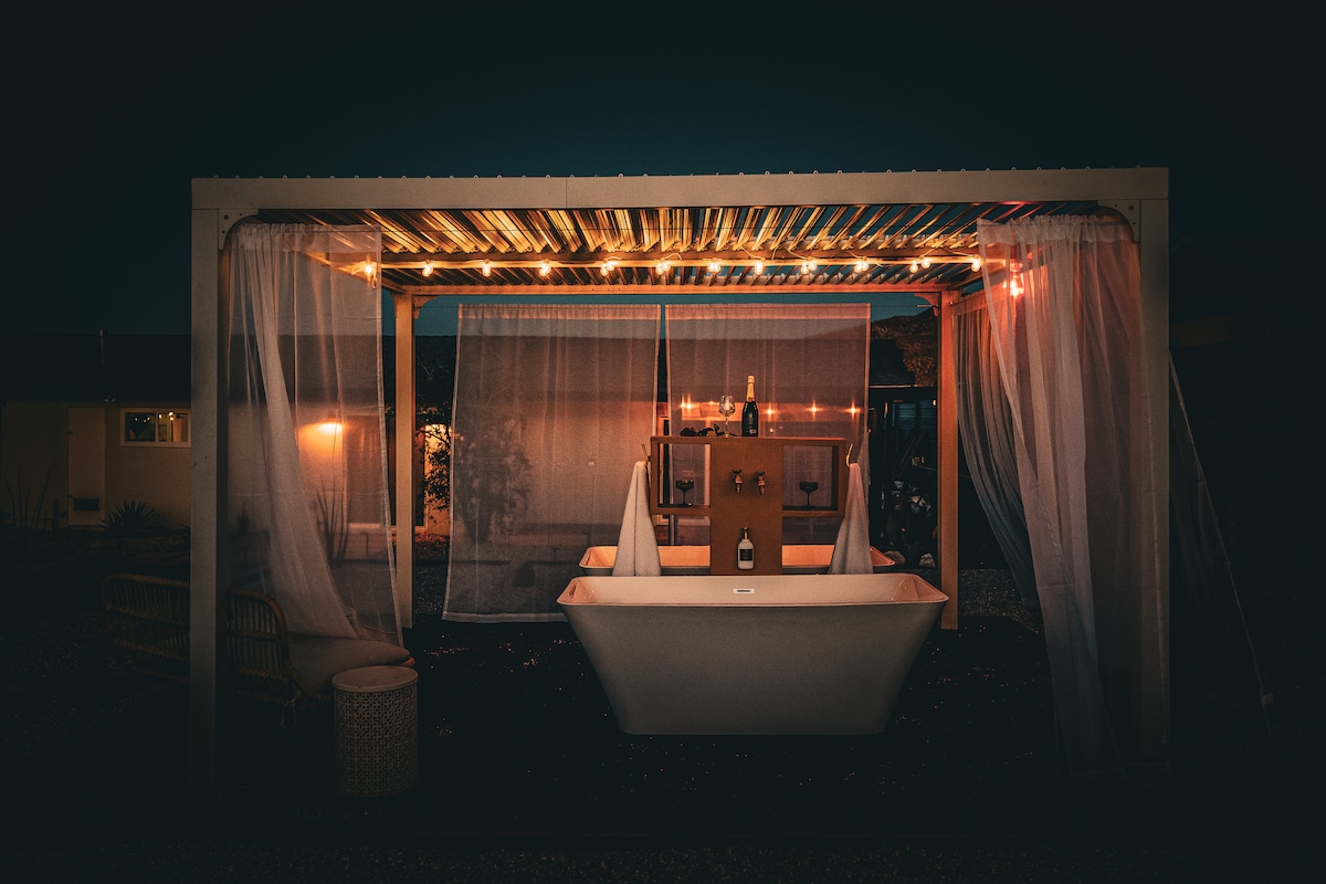 Pool, HotTub & Sauna | 5 Min to JoshuaTree NP & DT