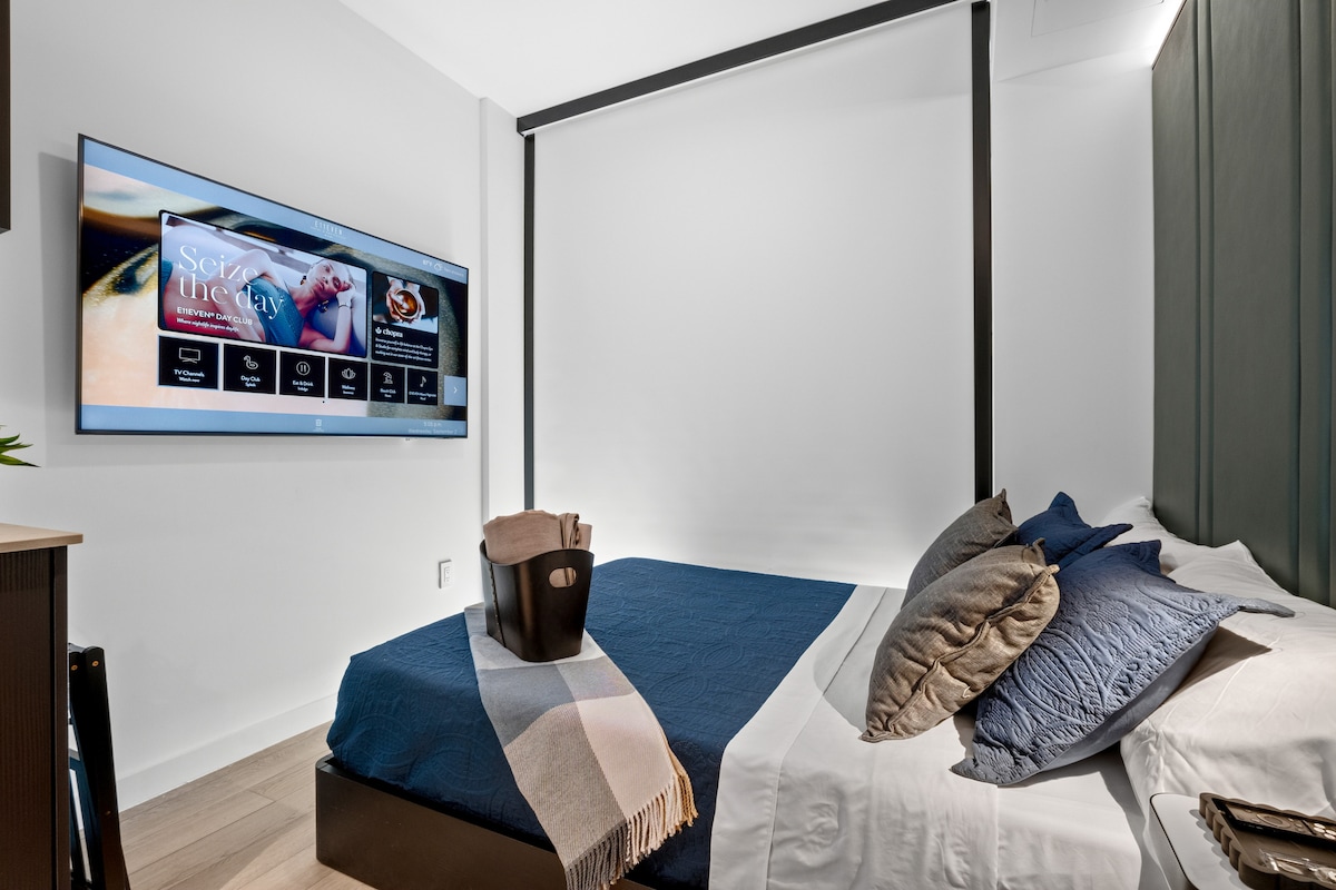 Luxury Suite 3212A E11even Residences