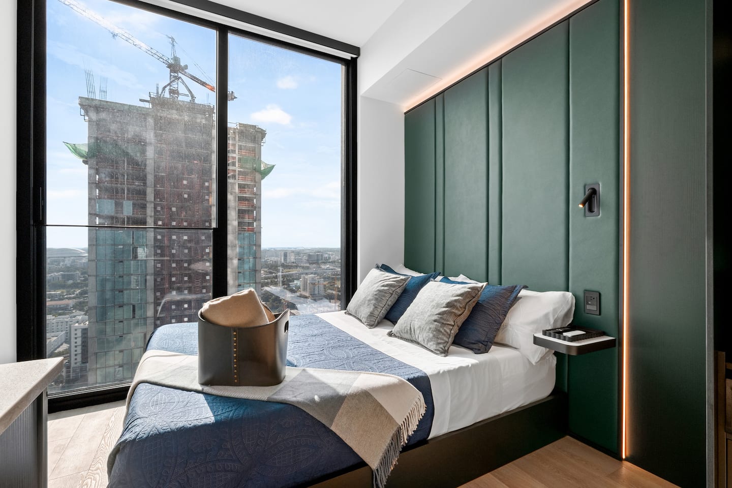 Luxury Suite 3212A E11even Residences