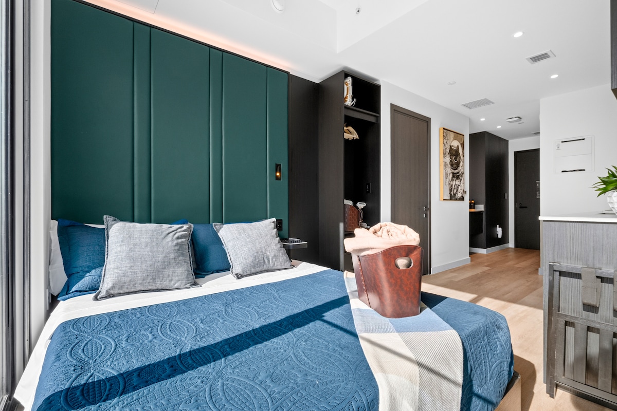 Luxury Suite 3212A E11even Residences