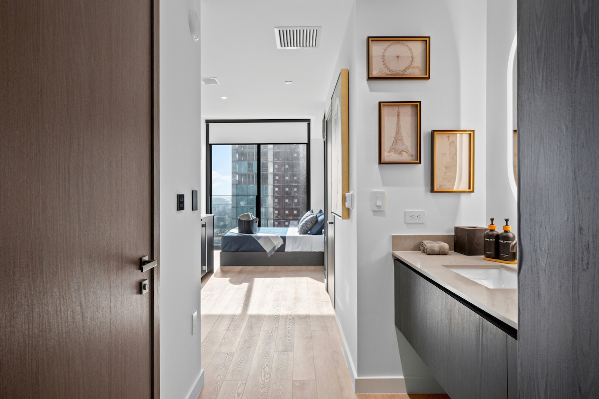 Luxury Suite 3212A E11even Residences