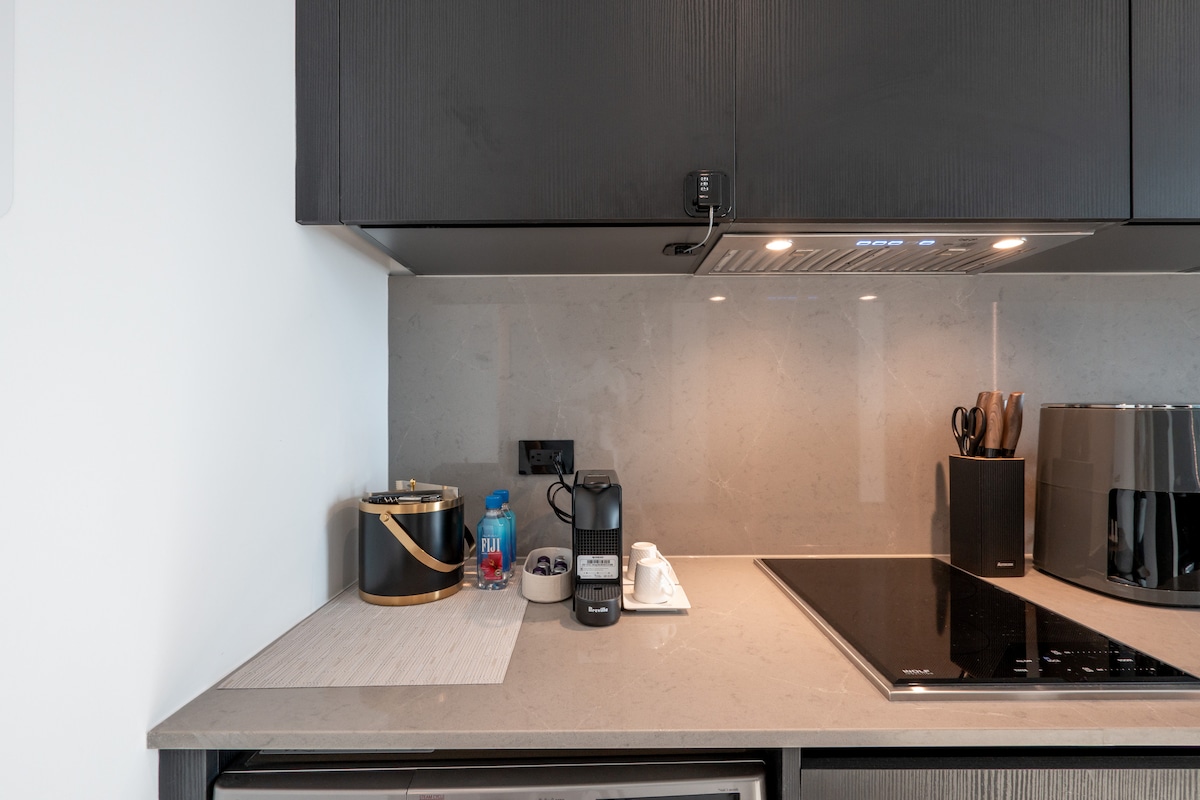 Luxury Suite 3212A E11even Residences