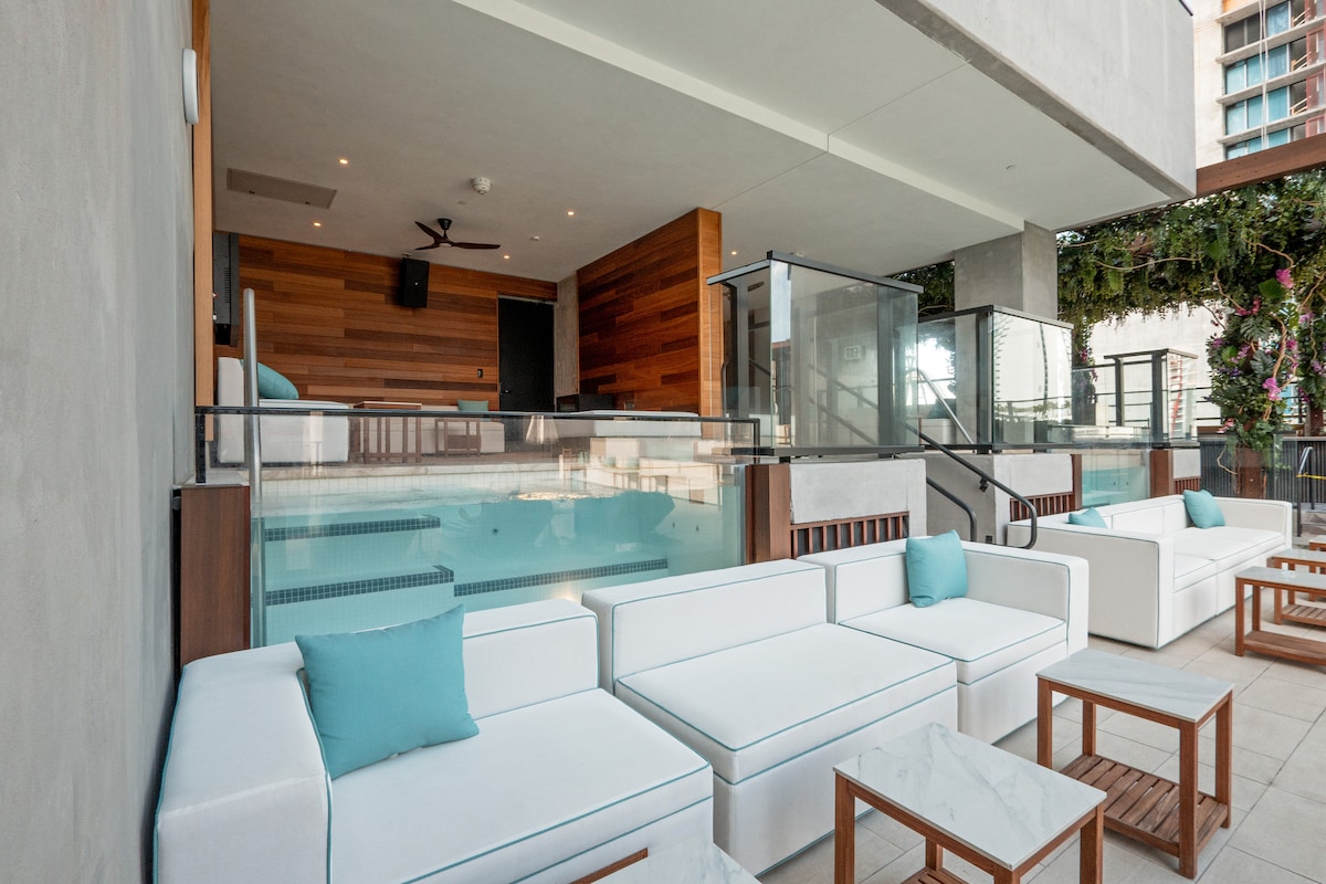 Luxury Suite 3212A E11even Residences