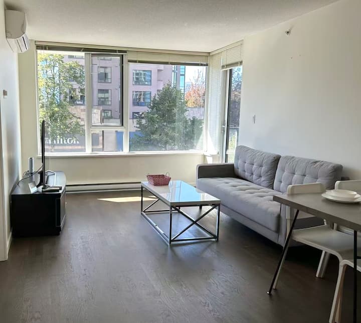 Pleasing 2b2b @ Richmond Center - Richmond