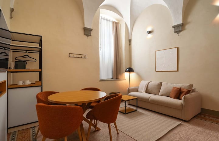 Limehome Arezzo Duomo | 1-br Apartment + Sofa Bed - Arezzo