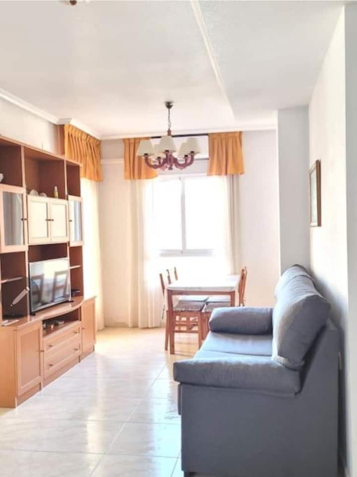Cozy Apartment In Prime Spot, Balcony, 150 M Beach - Torrevieja