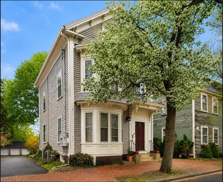 The Bed & Broomstick - With Off-street Parking! - Middleton, MA
