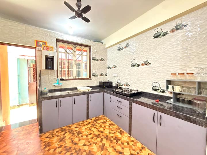 Full kitchen image 1