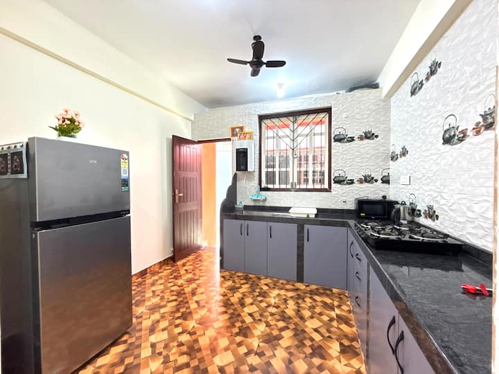 Full kitchen image 2