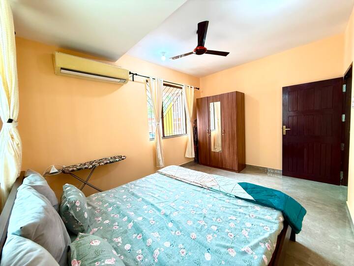 Bedroom 1 image 4