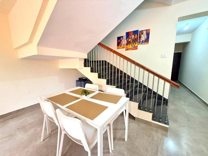 Dining area image 1
