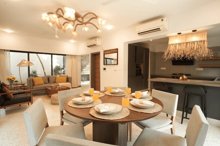 Dining area image 2