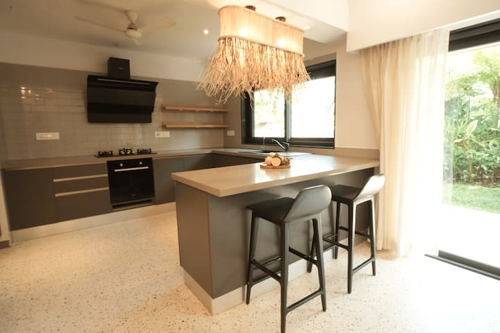 Full kitchen image 2
