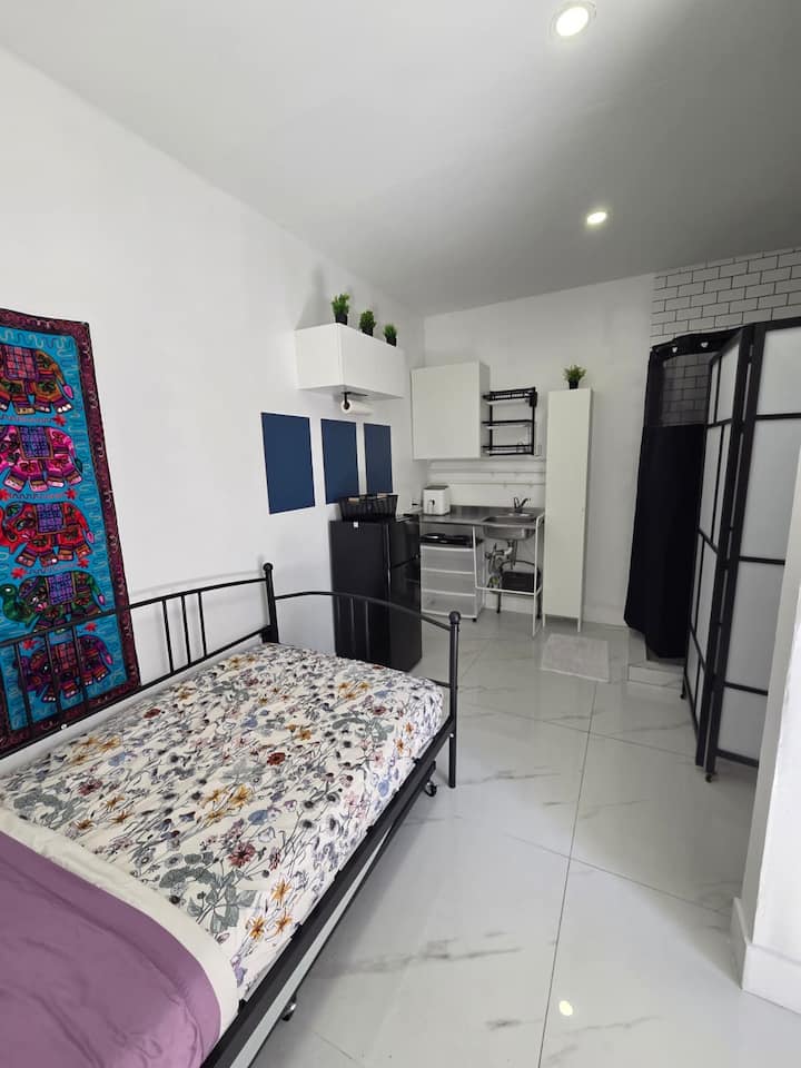 Cozy Private Studio | Kitchen & Private Entrance - Homestead, FL