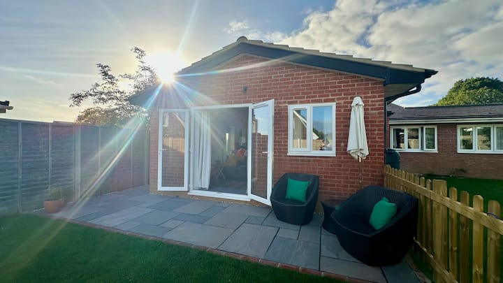 Bailey's Retreat - Highcliffe