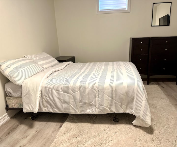 Cute Unit With Private Entrance. - Bradford