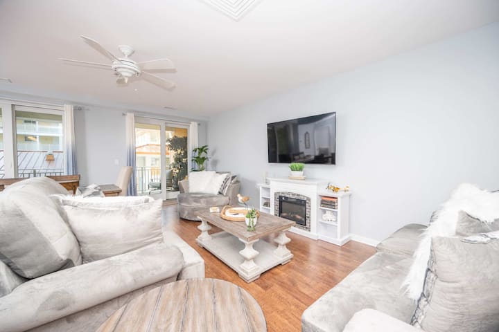 Sojourn 3bd2ba With Balcony, 3 Pools, Beach Access - Virginia Beach, VA