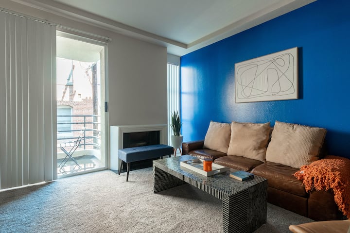 Charming 2br/2ba Apt Close To Shops & Malls - ビバリー・ヒルズ, CA