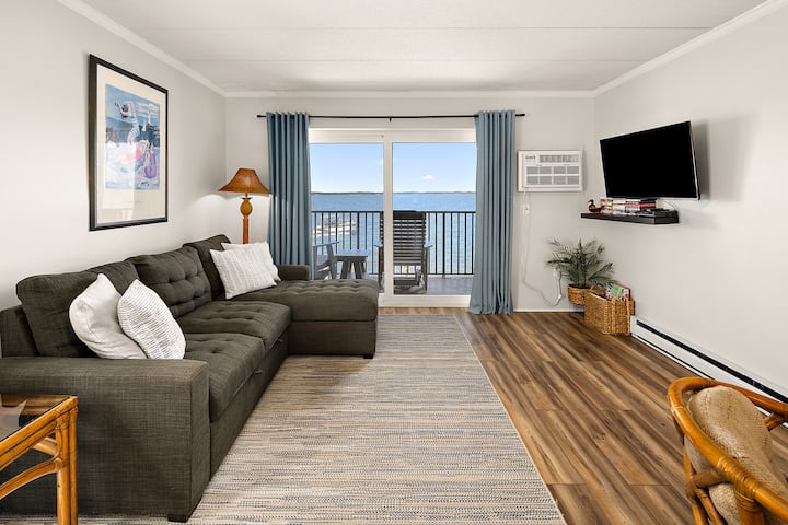 Bayfront View+ Spectacular Sunsets + Pool - Ocean City, MD
