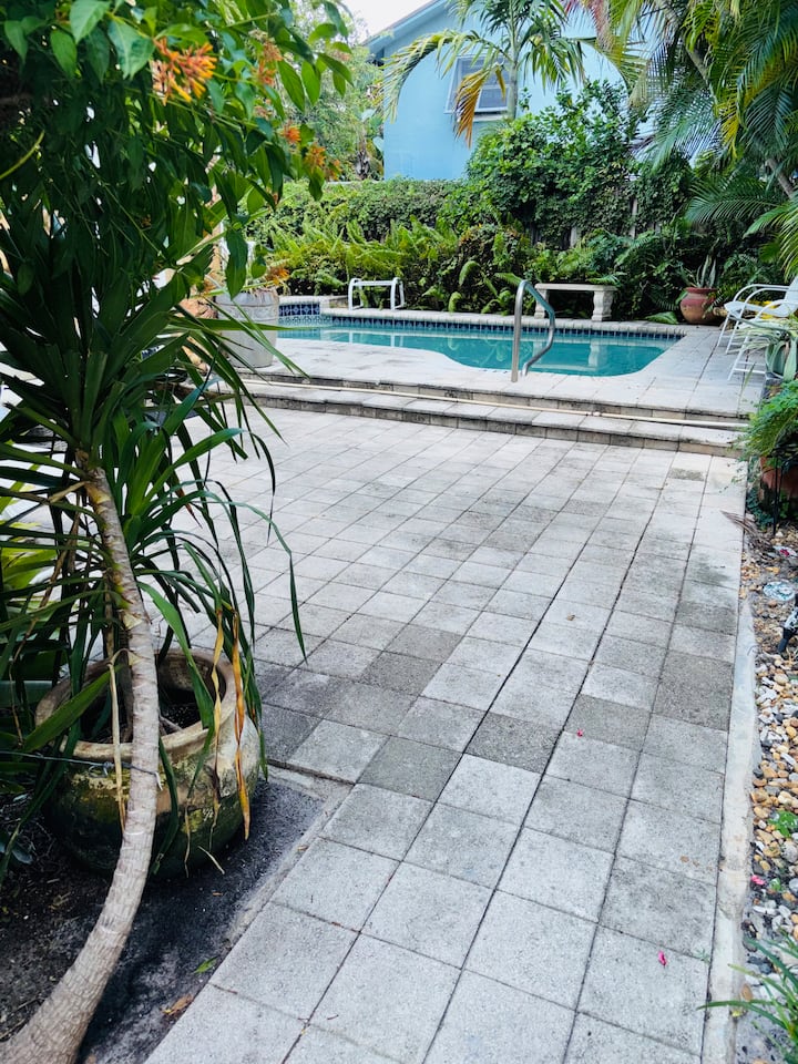 A Beautiful 2 Bedroom 2 Baths
Fully Furnished - Highland Beach, FL