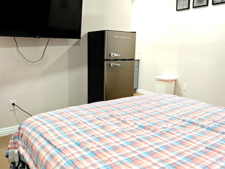 Cozy Studio Private Entrance & Free Parking 22-1 - 엘 몬테