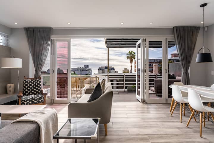 Modern Stylish 3 Bedroom Townhouse In Sea Point - Cape Town