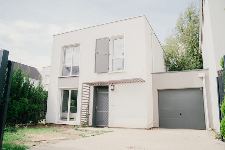 Maison Moderne 3 Min De La Gare Et 10 Min Cdg - Plailly