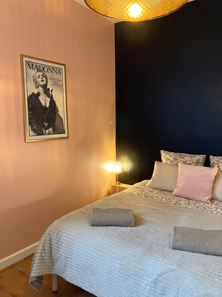 Amis Wine House - Chambre Madonna Et Freddie - Libourne